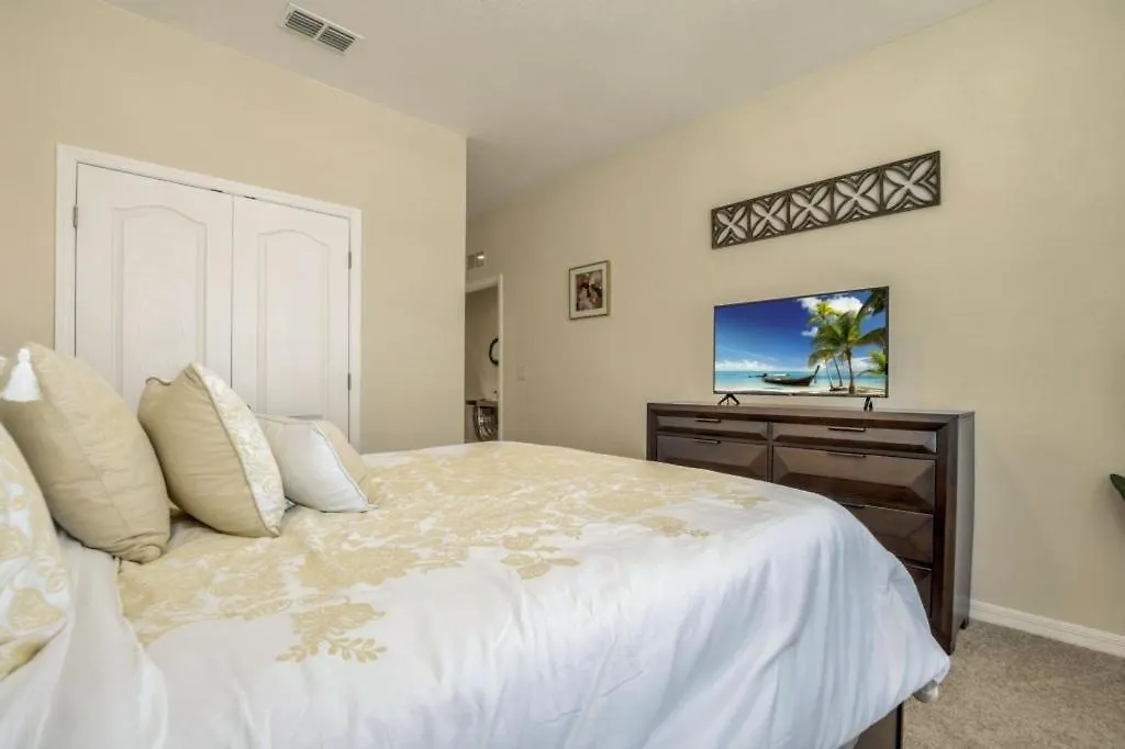 6 Bed 4 Bath Solterra Beautiful Home! Villa Davenport